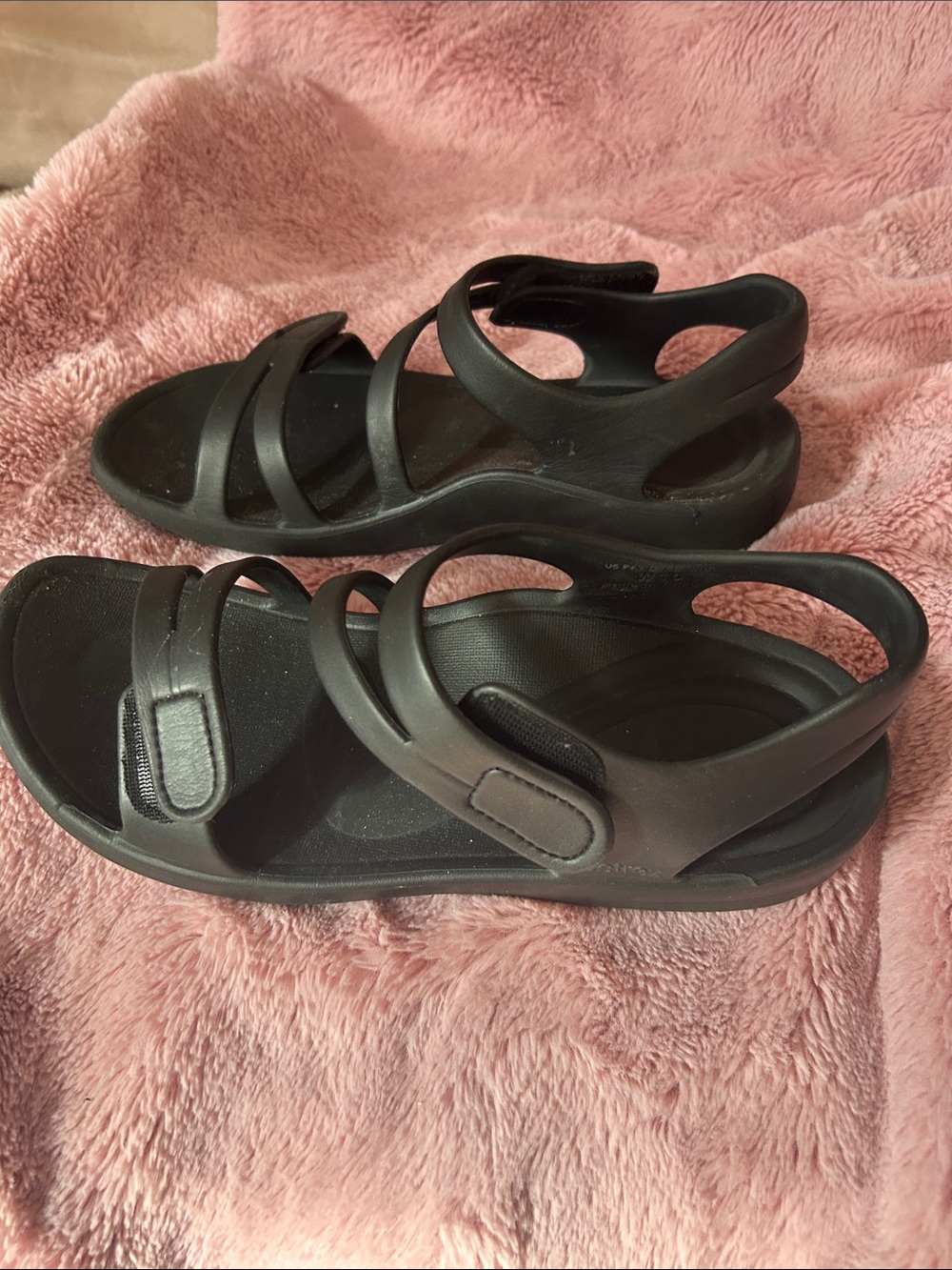 Aetrex Black Lightweight Strappy Sandals